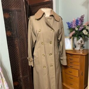 VINTAGE Burberrys trenchcoat
